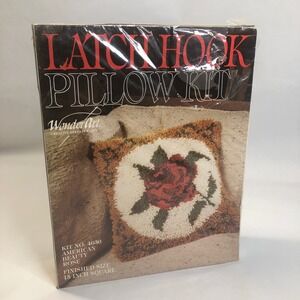 WonderArt Latch‎ Hook Pillow Kit American Beauty Rose Needlepoint 15 Inch